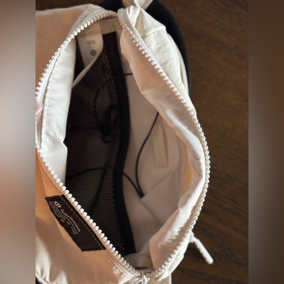 NWOT Lululemon Clean Lines Belt Bag 2L White Opal - Picture 16 of 16